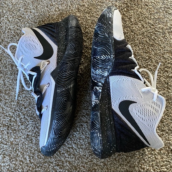 Basketball Shoes 🏀 - Picture 2 of 5